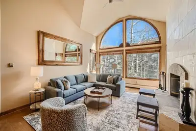 Image de True Ski-In / Ski-Out avec 2 Master Ensuites - Highlands Westview