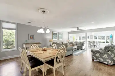 Image de SeaPines, vue sur le golf, à 5 min. à pied du Beach Club, 2 vélos gratuits, Animaux acceptés