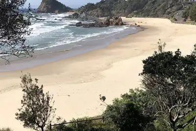 Image de Fi s Relaxing Beach House juste en face de la plage pour chiens
