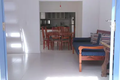 Image de Maison près du centre historique, 2 suites avec air, 3 salles de bains, Tv et Wi-Fi.