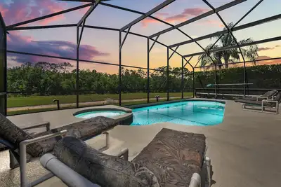 Magnifique Villa vue Lac, pas de Voisins Arrière - 5 km Disney, Piscine / spa Sud, Salle de Théâtre