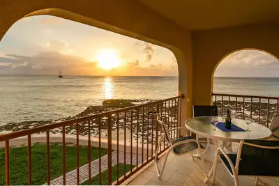 Image de Regarder le coucher de soleil sur les Caraïbes! Georgetown Villa # 201 de CaymanVacation