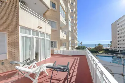 Image de Internet et climatisation gratuits. Grande terrasse ensoleillée de 44m2! !
