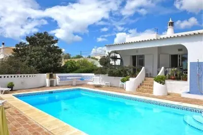 Image de Villa familiale. Grande piscine individuelle, 3 chambres, 2 salles de bains, vue sur la mer