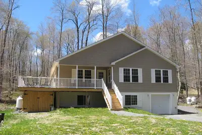 Image de 5 chambres Ă coucher 3 salles de bain pour 14 personnes ou plus Multi-Family Friendly Location Pocono