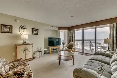 Image de South Shore Villas Luxury Oceanfront Condo 3 Chambres, 505