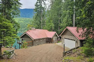 Image de Maison du lac acceptant les chiens niché dans les Jeux olympiques sur le magnifique lac Sutherland