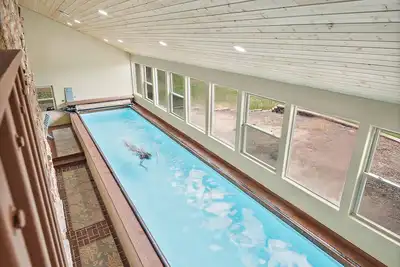 Image de Piscine PRIVÉE CHAUFFÉE À L'INTÉRIEUR De 44pi. Visite vidéo