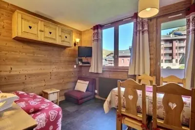 Image de Superbe studio-cabine pour 4 sur les pistes, balcon, casier à skis adjacent, parking