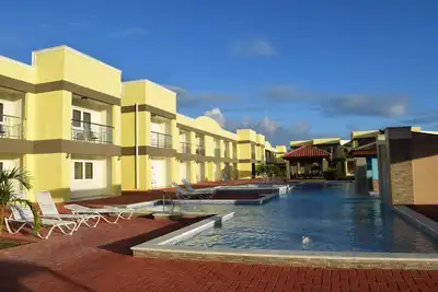 Étapes de condo lumineux à Eagle Beach
