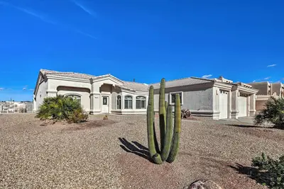 Image de Nouveau! Lake Havasu House w / Views - 1 Mile to Water!