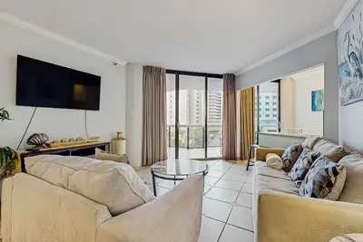 Image de Nouvelle Liste! Mise à jour du condo avec vue sur le golfe avec piscine, bain à remous, salle de sport et bar à la plage!