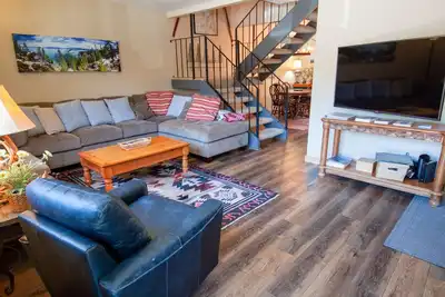 Image de Thompson's Landing - 3 chambres, 2. 5 salles de bain - Condo Remodeled