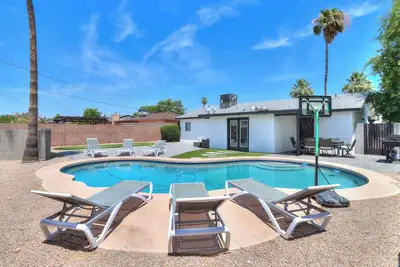 Image de Maison de vieille ville moderne avec 4 chambres et piscine