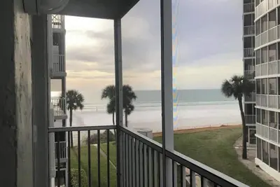 Image de Vente! Front de mer. Vue sur le golfe depuis chaque chambre, piscine, chaises de plage, coucher de soleil