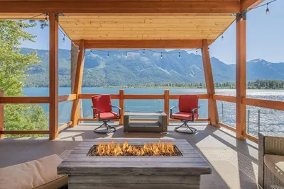 Image de Lazy Bear Lodge sur le magnifique lac Wenatchee, vue sur la montagne et bien plus encore