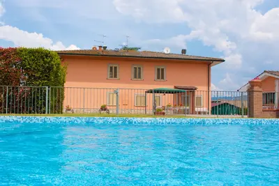 Image de maison \/ villa - Altopascio