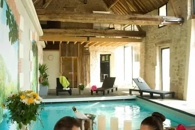 Image de Nuit insolite en roulotte à la campagne avec Spa Piscine Sauna Hammam Privatif