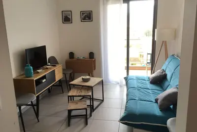 Image de Calvi T2, 30m2, 100m de la mer, tout confort, proche des commerces.