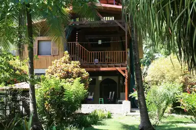 Image de Casa Montezuma: Spectaculaire Almond-Wood House avec auvent vue Pont