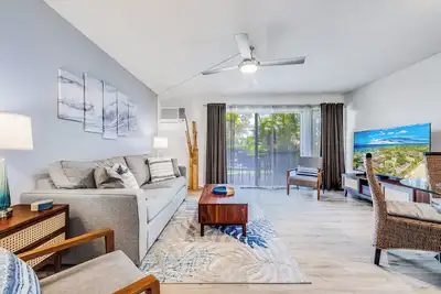 Image de SPÉCIAL 119 / nt à travers septembre! Nouvelles Mises À Jour! Bright & Beachy, 2 min à pied de la plage!