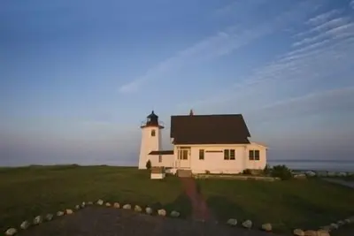 Image de Phare unique et historique avec maison des gardiens attenants - Vues panoramiques sur l'océan