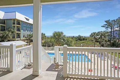 Image de Gulf Front, piscine communautaire, beaucoup de stationnement ~ Dunes Club 1c