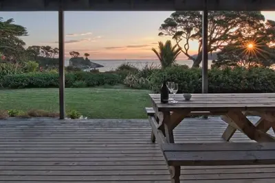 Image de Pah Beach Bungalow, Tryphena