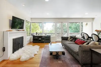Image de Luxueux 3bd \/ 2ba. Parfait pour les familles.