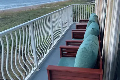 Image de Directement sur la plage - une vue imprenable sur l'océan depuis chaque chambre!
