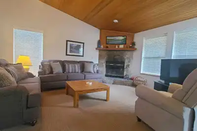 Image de 32 Fairway Village-Sunriver, Oregon: Bain à remous, piscine dans le complexe, barbecue, WiFi, Sharc Aquatics, Tubing Hill, mont. Baccalauréat, Golf, Rivière Deschutes, Tennis, Pistes cyclables