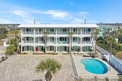 Image de Mexico Beach, maison d'été, piscine communautaire ~ Beach Destiny