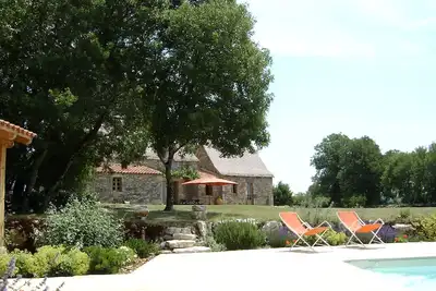 Image de Maison 19ième de charme et de caractère à la campagne calme absolu. Gd confort