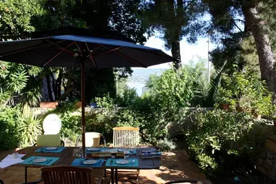 Image de Maison de vacances avec vue sur la mer Ă pied de la plage,