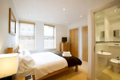 Image de Fab 2 chambres 2 salles de bain w \/ parking Pelican Hse Newbury
