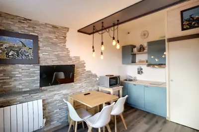 Image de Beau studio rénové 3 pers, balcon, skis aux pieds, parking gratuit, 2 étoiles