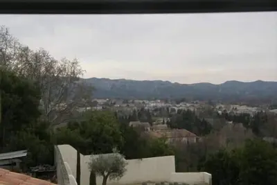 Image de Au calme vue sur les Alpilles avec piscine et climatisation