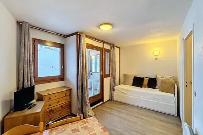 Image de Studio cabine 4 pers, ski aux pieds, carrefour central, Parking