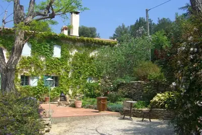 Image de Villa & piscine, Calme Absolu, Jardin Spacieux