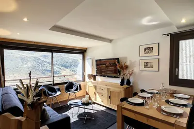 Image de 3 pièces rénové 6 pers, ski aux pieds WiFi