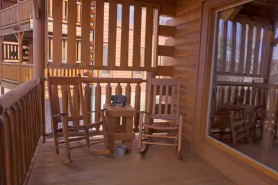 Luxe au sommet d'une montagne, avec vue sereine sur les Great Smoky Mountains.