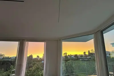 Image de Élégante maison contemporaine à Bel Air près de l'entrée de la porte ouest