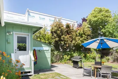 Image de Sunny Cove Cottage �� seulement quelques pâtés de maisons de 3 premières plages de Santa Cruz!