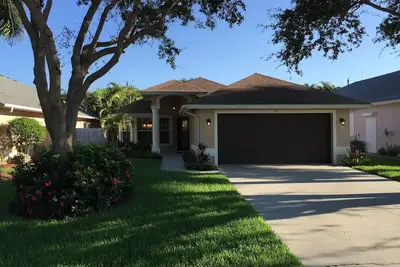 Image de Villa De Plage 5 ÉTOILES Avec Piscine CHAUFFÉE ISOLÉE + Baignoire Chaude ENTOURÉE De Palmiers