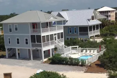 Image de 4 chambres, piscine privée, vue magnifique!