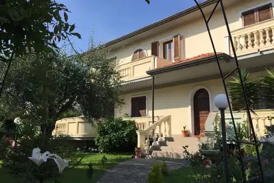 Image de Appartement dans villa de 4 chambres, WiFi gratuit près du centre.