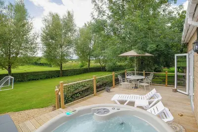 Image de 2 Luckington Stables-W8322