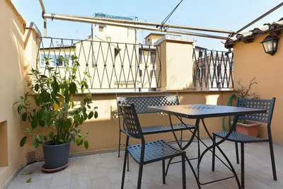Image de Détendez-vous sur la terrasse d'un appartement confortable près du Panthéon