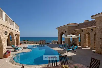 Image de Beachfront Estate offre le luxe