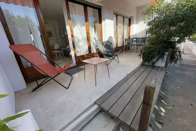 Image de Appartement lumineux à deux pas de la plage, tout équipé et tout à pied!